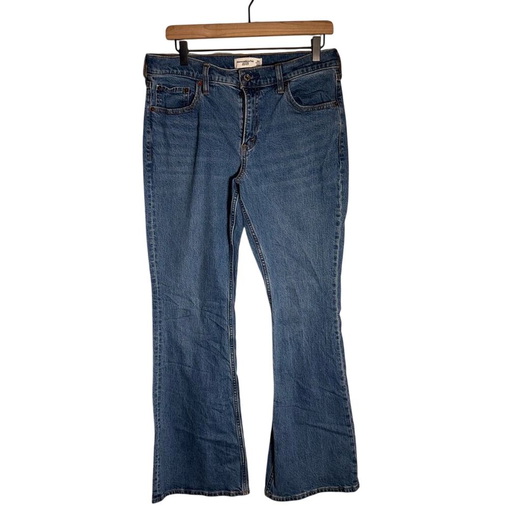 ABERCROMBIE AND FITCH classic mid rise bootcut medium wash denim jean 30